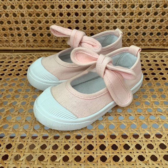 Toddler Girls Pink Canvas Bow Mary Jane Sneakers Velcro EU 25 US 8.5 - Picture 1 of 5